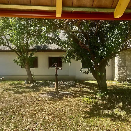 Nadteto Napsugar Case de vacanță Pécsely